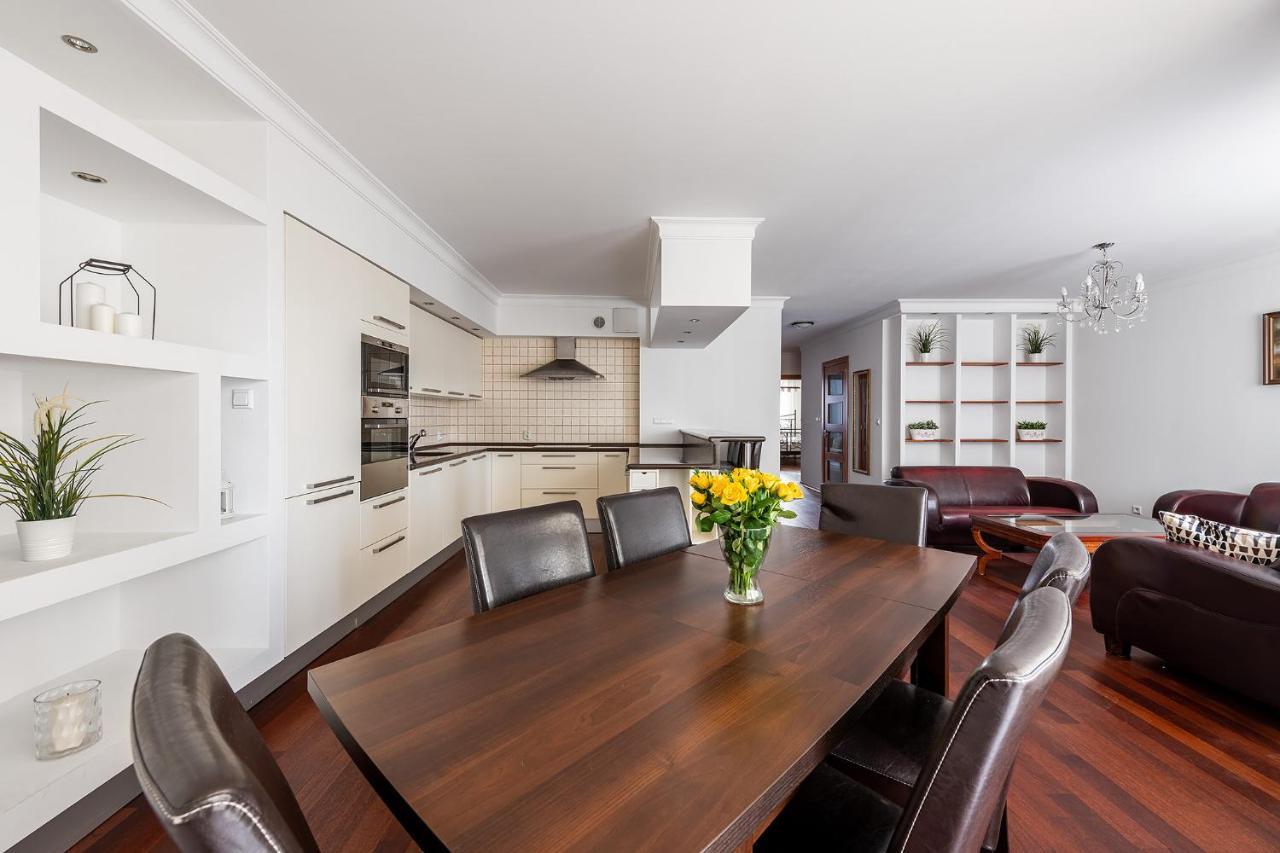 Apartment Bukowinska 12: Spacious Two-bedroom With Balcony And Parking