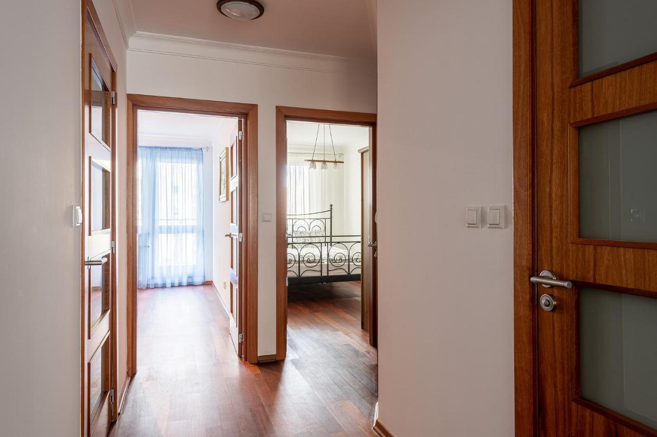 Bukowinska 12: Spacious Two-bedroom With Balcony And Parking Apartment