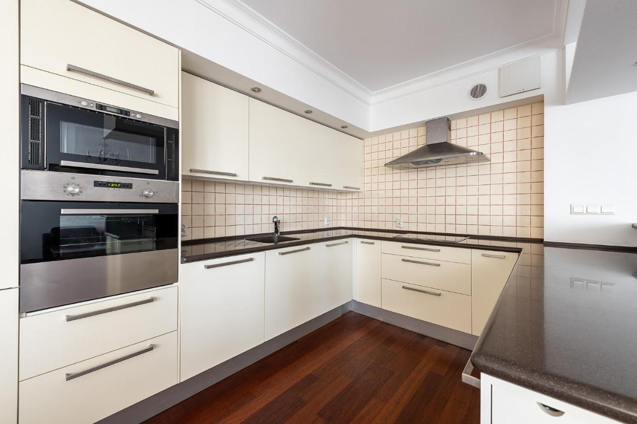Apartment Bukowinska 12: Spacious Two-bedroom With Balcony And Parking *