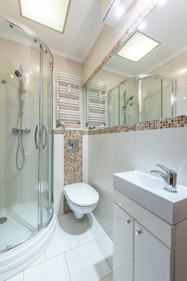 Apartment Bukowinska 12: Spacious Two-bedroom With Balcony And Parking