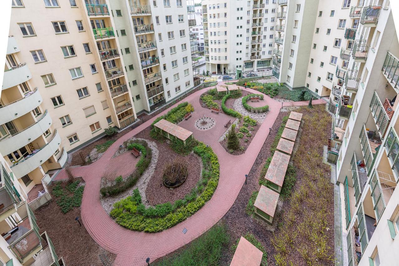 Bukowinska 12: Spacious Two-bedroom With Balcony And Parking *