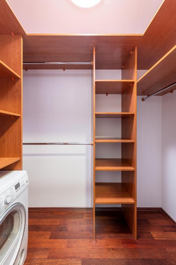 Apartment Bukowinska 12: Spacious Two-bedroom With Balcony And Parking