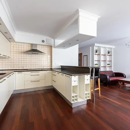 Bukowinska 12: Spacious Two-Bedroom Apartment with Balcony and Parking Warsaw Exterior photo